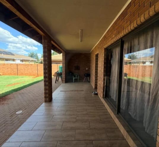 4 Bedroom Property for Sale in Hillcrest Northern Cape